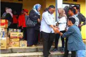 Komisi V DPRD Jabar serahkan bantuan logistik